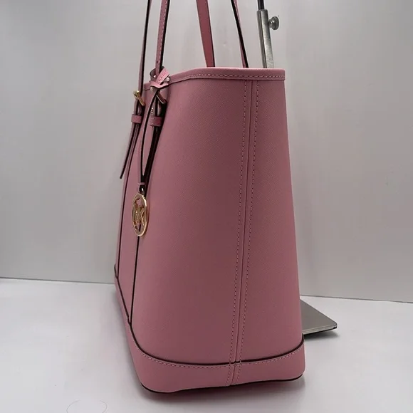 MICHAEL KORS
Jet Set Travel Lg Top Zip Shoulder Tote Saffiano Leather
Carnation - Picture 12 of 16